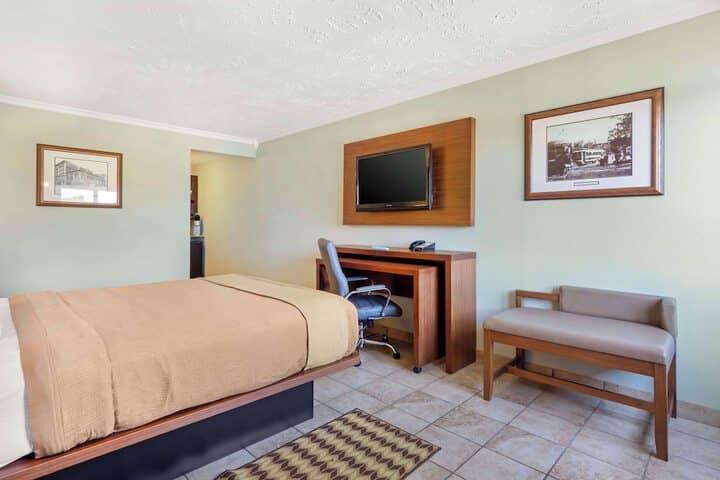 Room 15 of 52