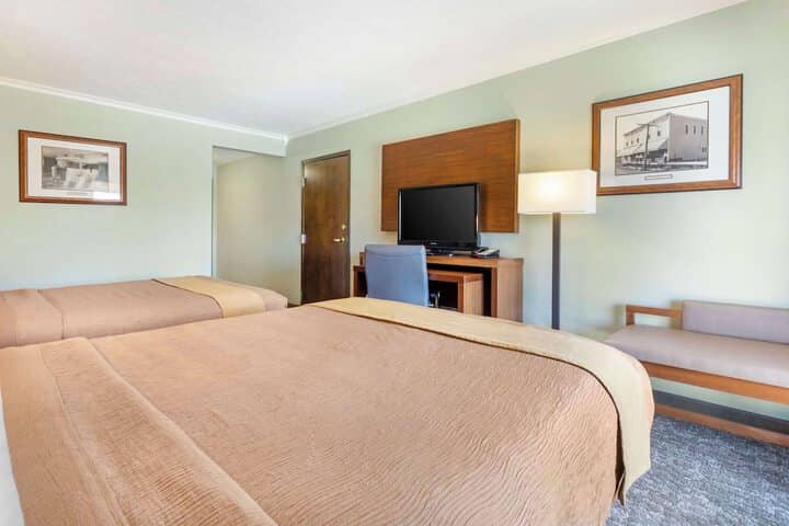 Room 10 of 52