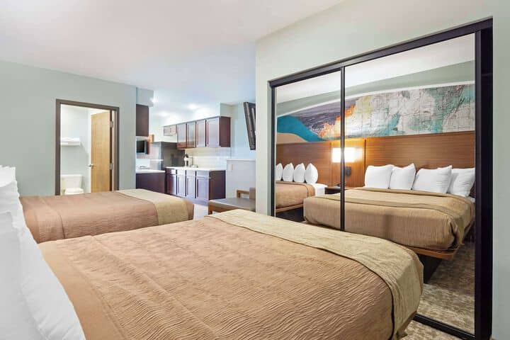 Room 6 of 52